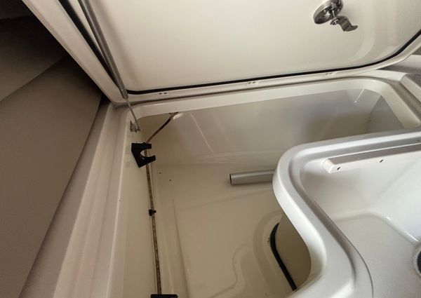 Boston Whaler 320 Vantage image