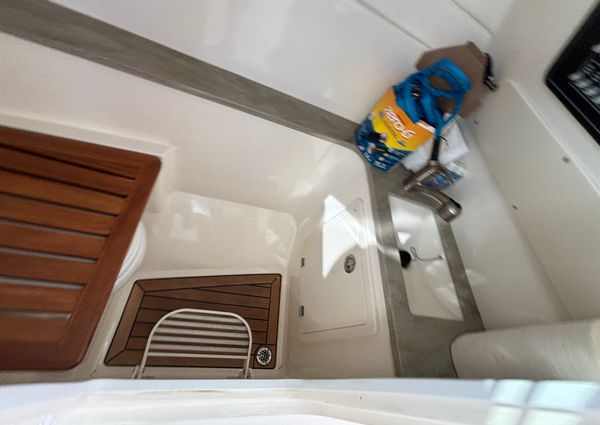 Boston Whaler 320 Vantage image