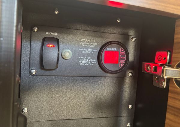 Boston Whaler 320 Vantage image