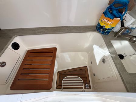 Boston Whaler 320 Vantage image