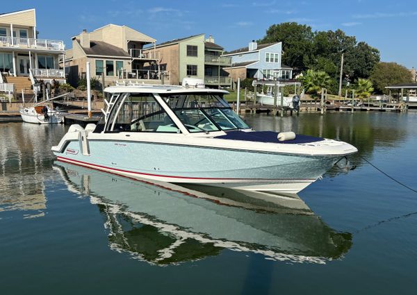 Boston Whaler 320 Vantage image