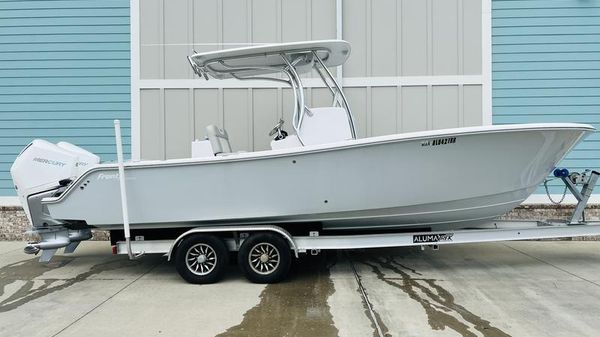 Front Runner 26 CC