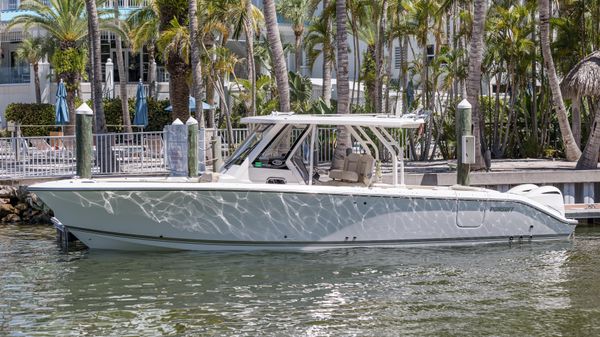 Pursuit S 328 Sport