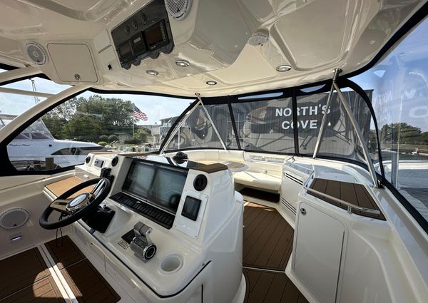 Sea Ray 550 Sedan Bridge image