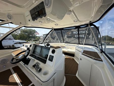 Sea Ray 550 Sedan Bridge image