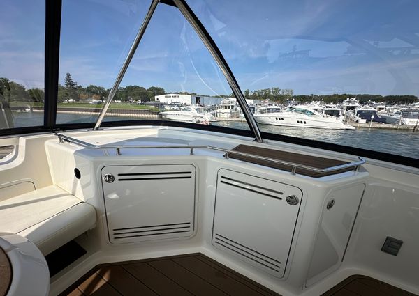 Sea Ray 550 Sedan Bridge image