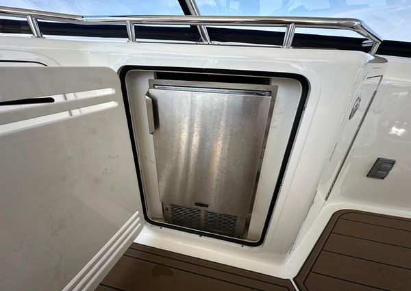 Sea Ray 550 Sedan Bridge image