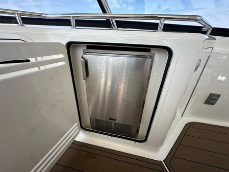 Sea Ray 550 Sedan Bridge image