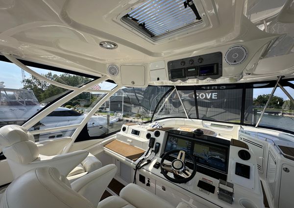 Sea Ray 550 Sedan Bridge image