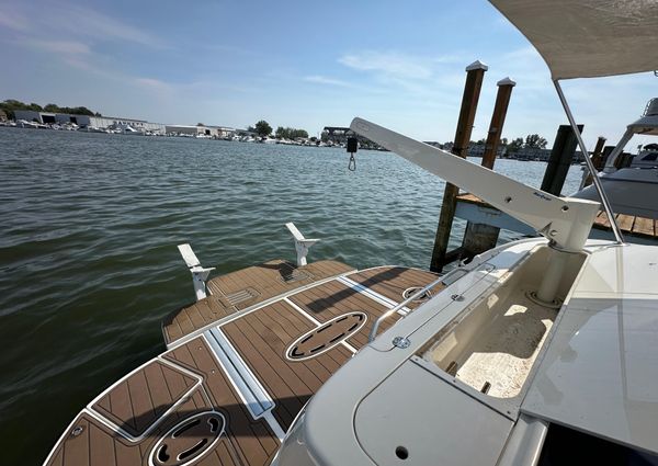 Sea Ray 550 Sedan Bridge image