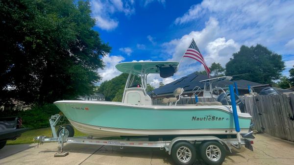 NauticStar 2302 Legacy