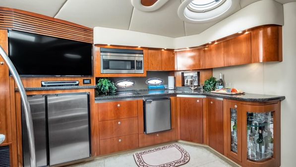 Cruisers Yachts 520 Express image