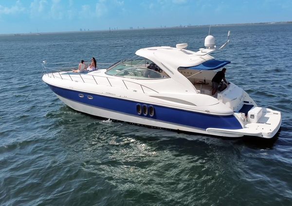 Cruisers Yachts 520 Express image