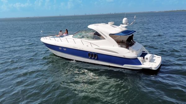 Cruisers Yachts 520 Express image