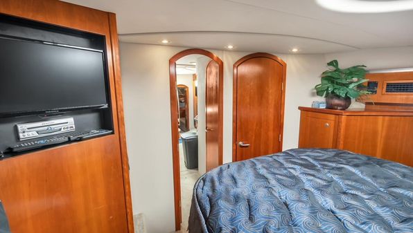 Cruisers Yachts 520 Express image