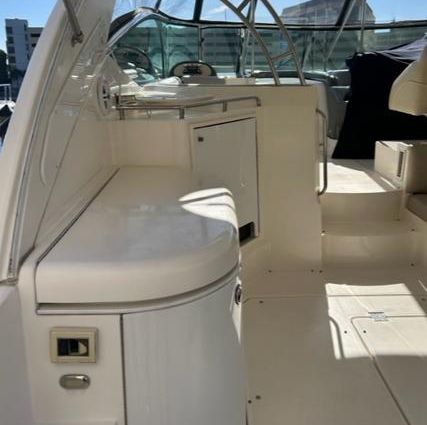 Cruisers Yachts 520 Express image