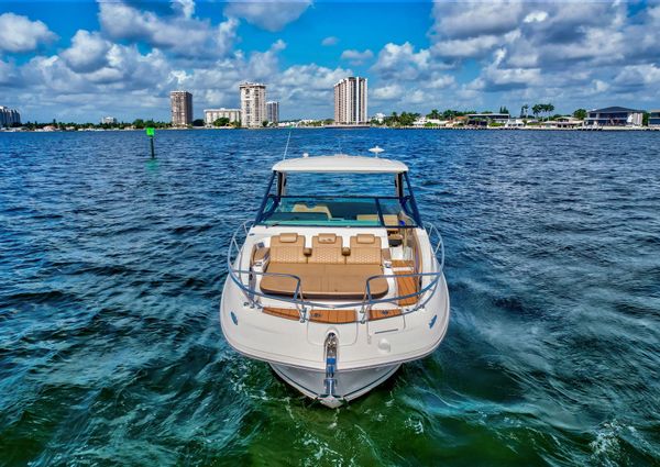 Sea Ray Sundancer 320 image