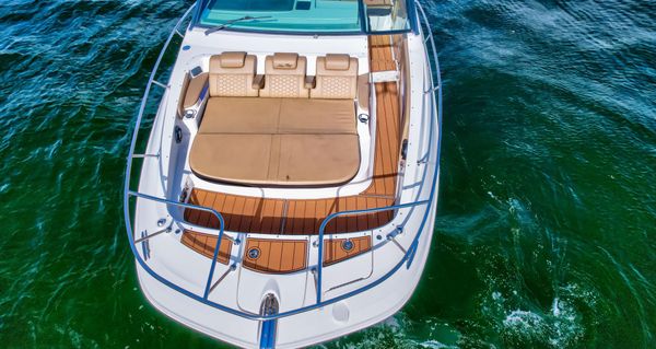 Sea Ray Sundancer 320 image