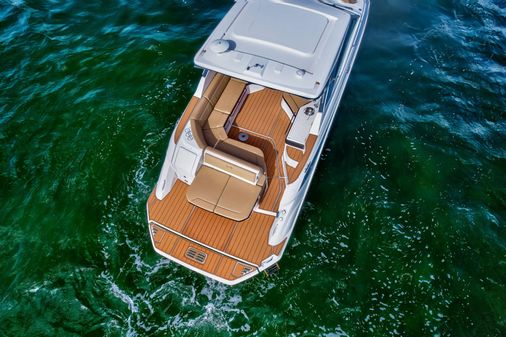 Sea Ray Sundancer 320 image