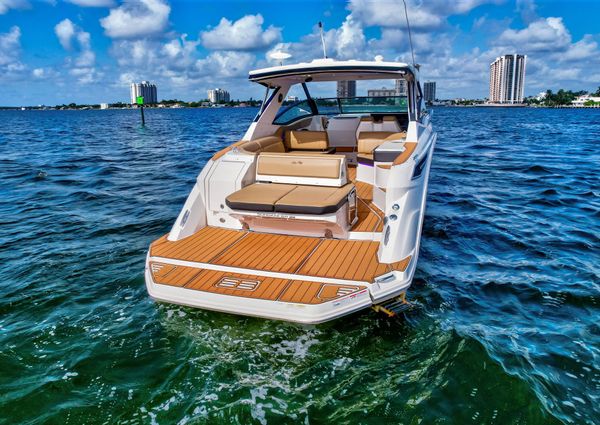 Sea Ray Sundancer 320 image