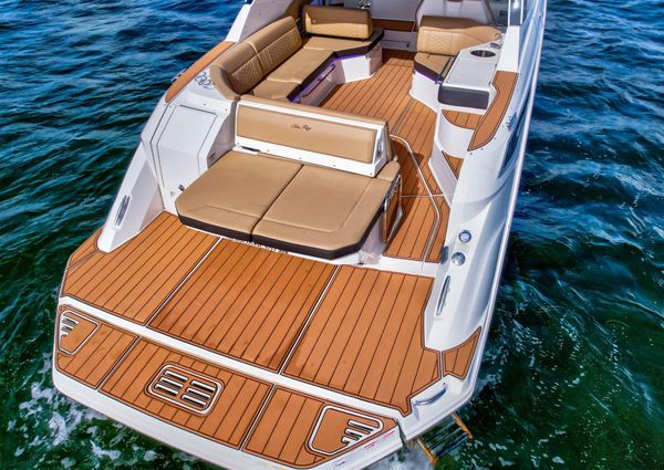 Sea Ray Sundancer 320 image