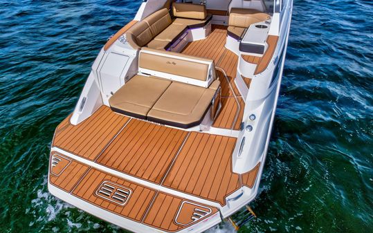 Sea Ray Sundancer 320 image