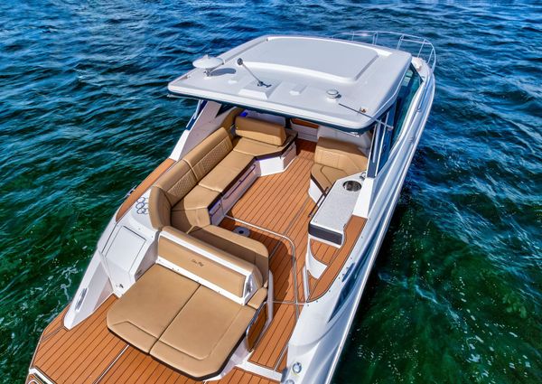 Sea Ray Sundancer 320 image