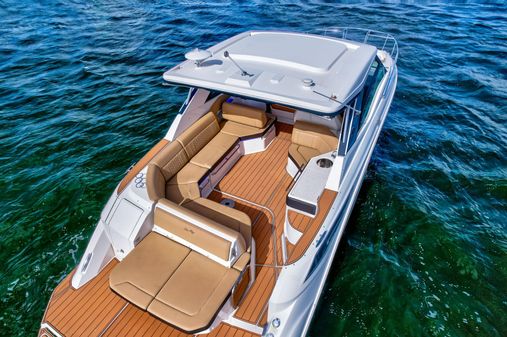 Sea Ray Sundancer 320 image