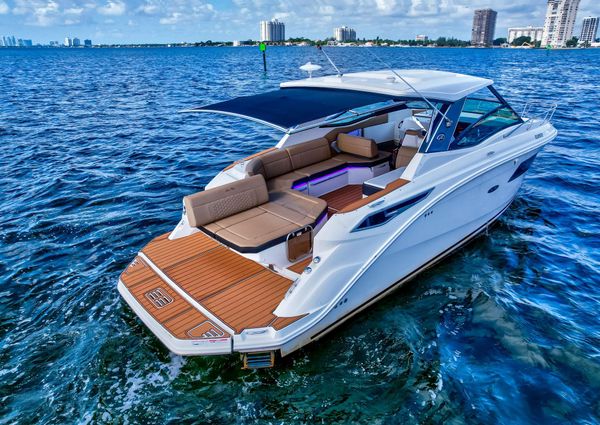 Sea Ray Sundancer 320 image