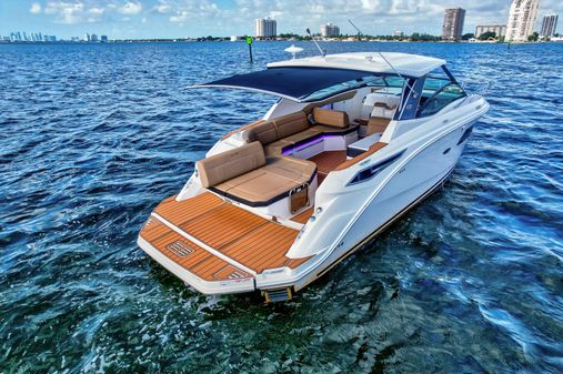 Sea Ray Sundancer 320 image