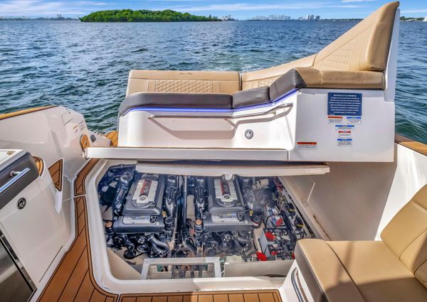 Sea Ray Sundancer 320 image