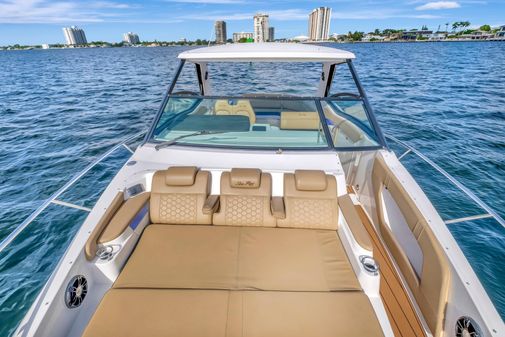 Sea Ray Sundancer 320 image