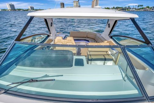 Sea Ray Sundancer 320 image