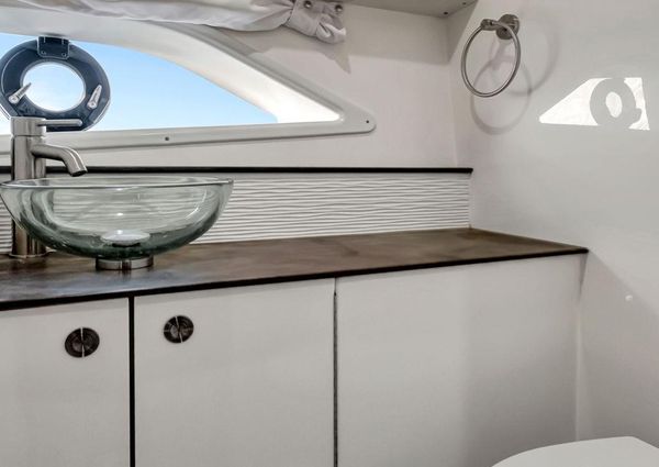 Sea Ray Sundancer 320 image