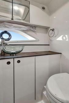 Sea Ray Sundancer 320 image