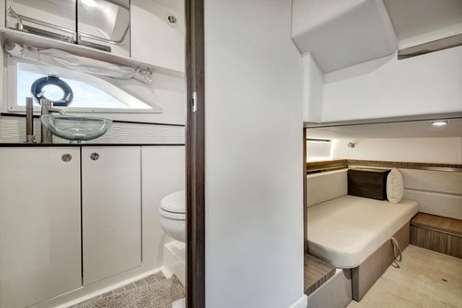 Sea Ray Sundancer 320 image