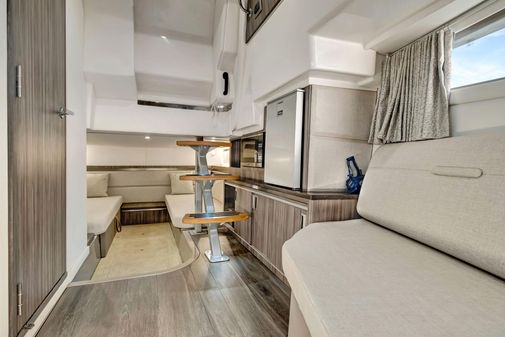 Sea Ray Sundancer 320 image