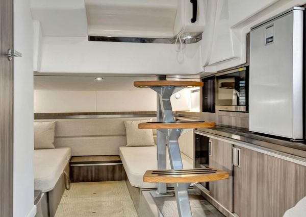 Sea Ray Sundancer 320 image