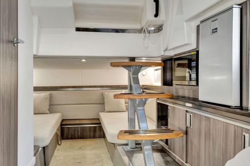 Sea Ray Sundancer 320 image