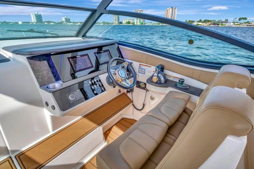 Sea Ray Sundancer 320 image