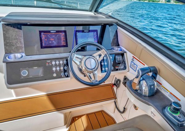 Sea Ray Sundancer 320 image