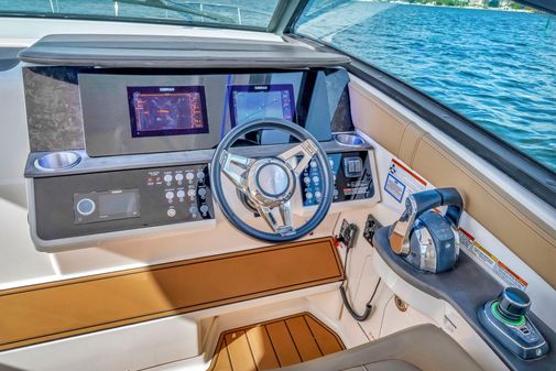 Sea Ray Sundancer 320 image