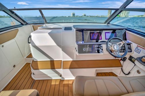 Sea Ray Sundancer 320 image