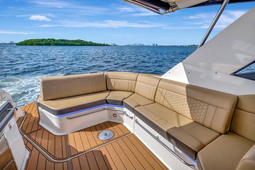 Sea Ray Sundancer 320 image