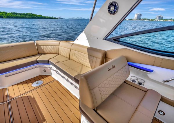 Sea Ray Sundancer 320 image