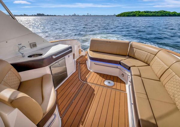 Sea Ray Sundancer 320 image