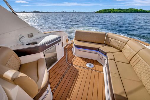 Sea Ray Sundancer 320 image