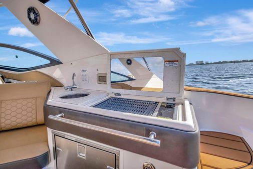 Sea Ray Sundancer 320 image