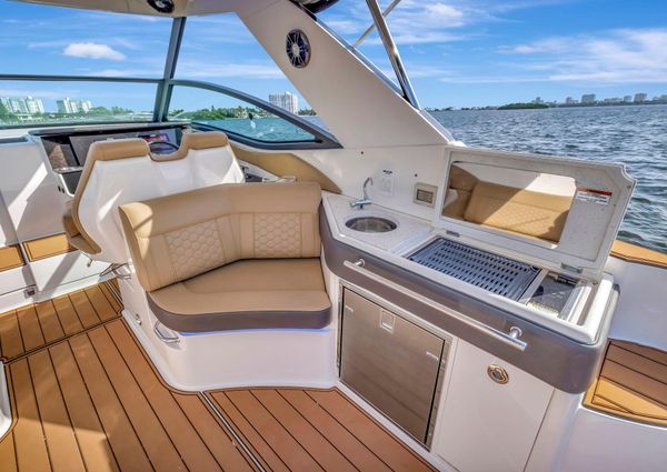 Sea Ray Sundancer 320 image