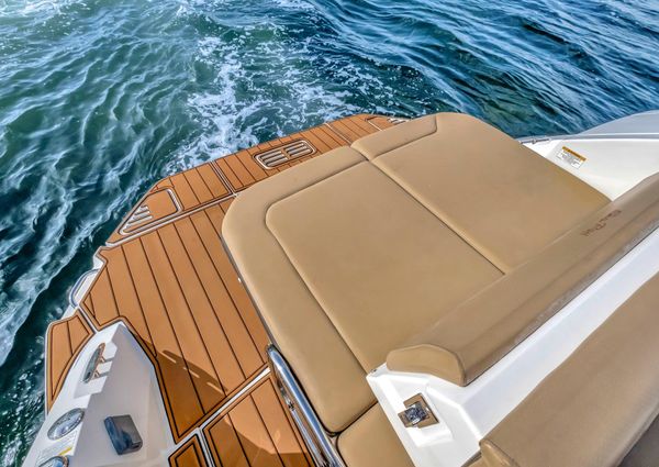 Sea Ray Sundancer 320 image